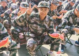 娱乐吃瓜军训,青春记忆里的酸甜苦辣
